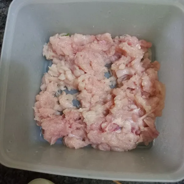 Cincang daging dada ayam