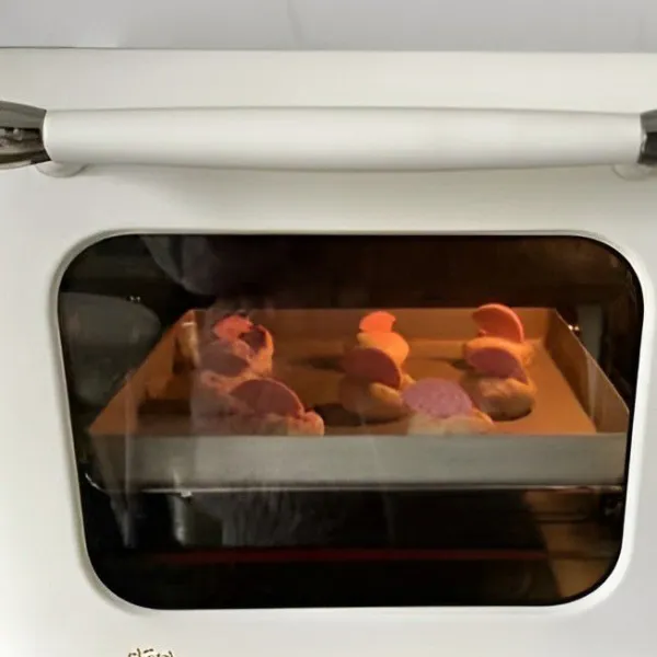 Panggang dalam oven yang telah dipanaskan sebelumnya pada suhu 160°C selama 25 menit