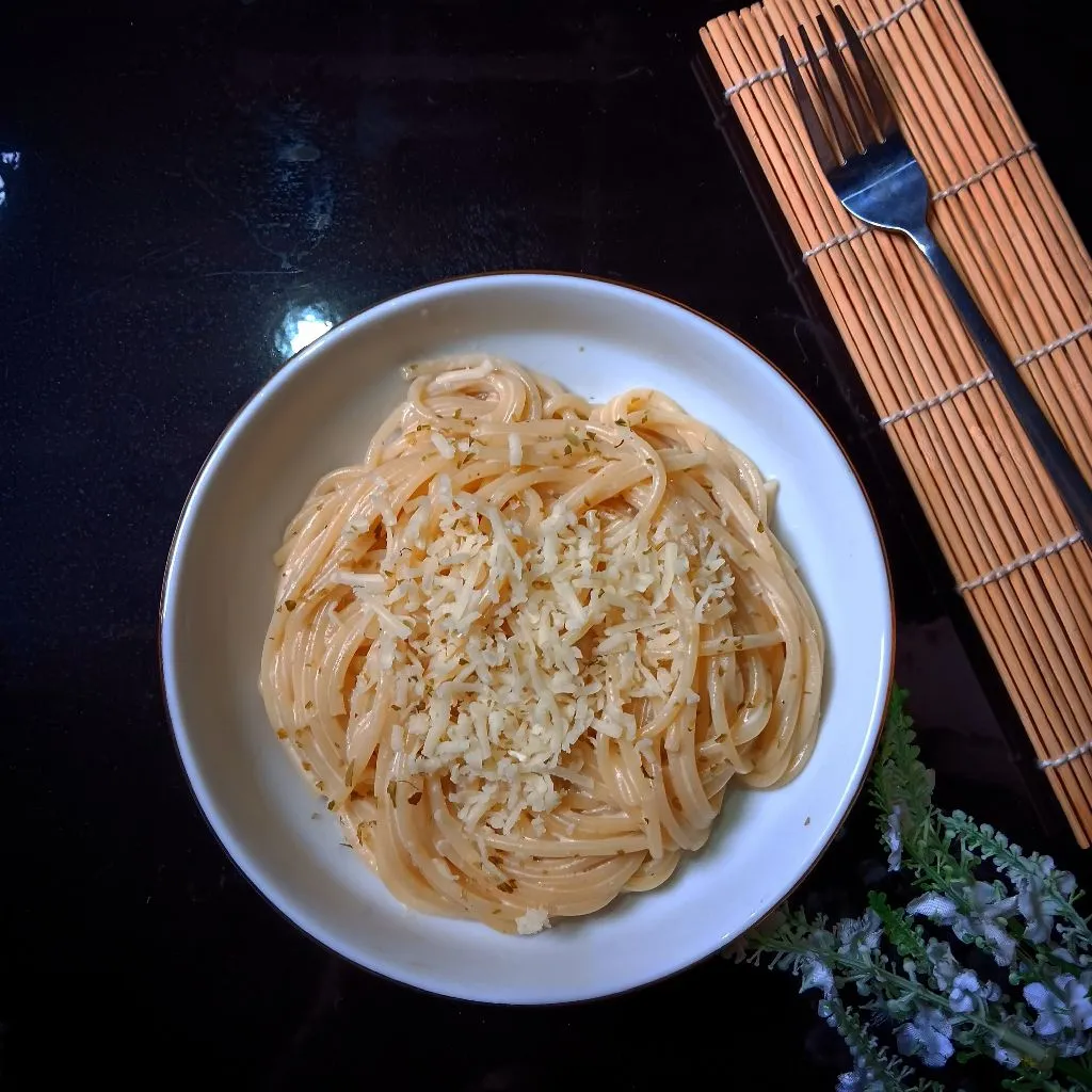 White Cream and Cheese Spaghetti