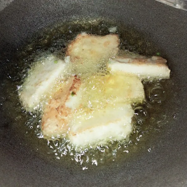 Goreng dalam minyak panas, sajikan