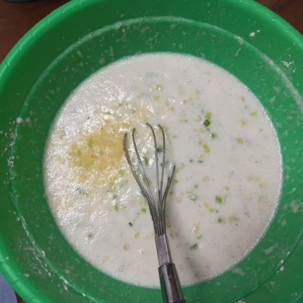 Tambahkan penyedap rasa aduk rata