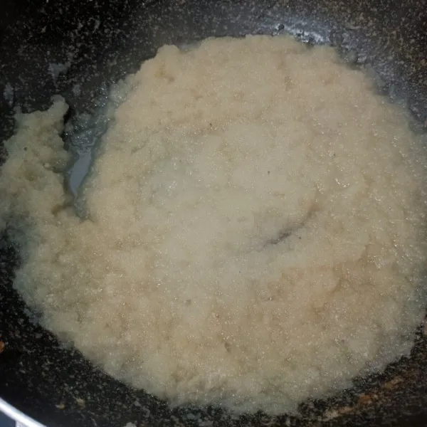 Masak hingga air menyusut banyak.