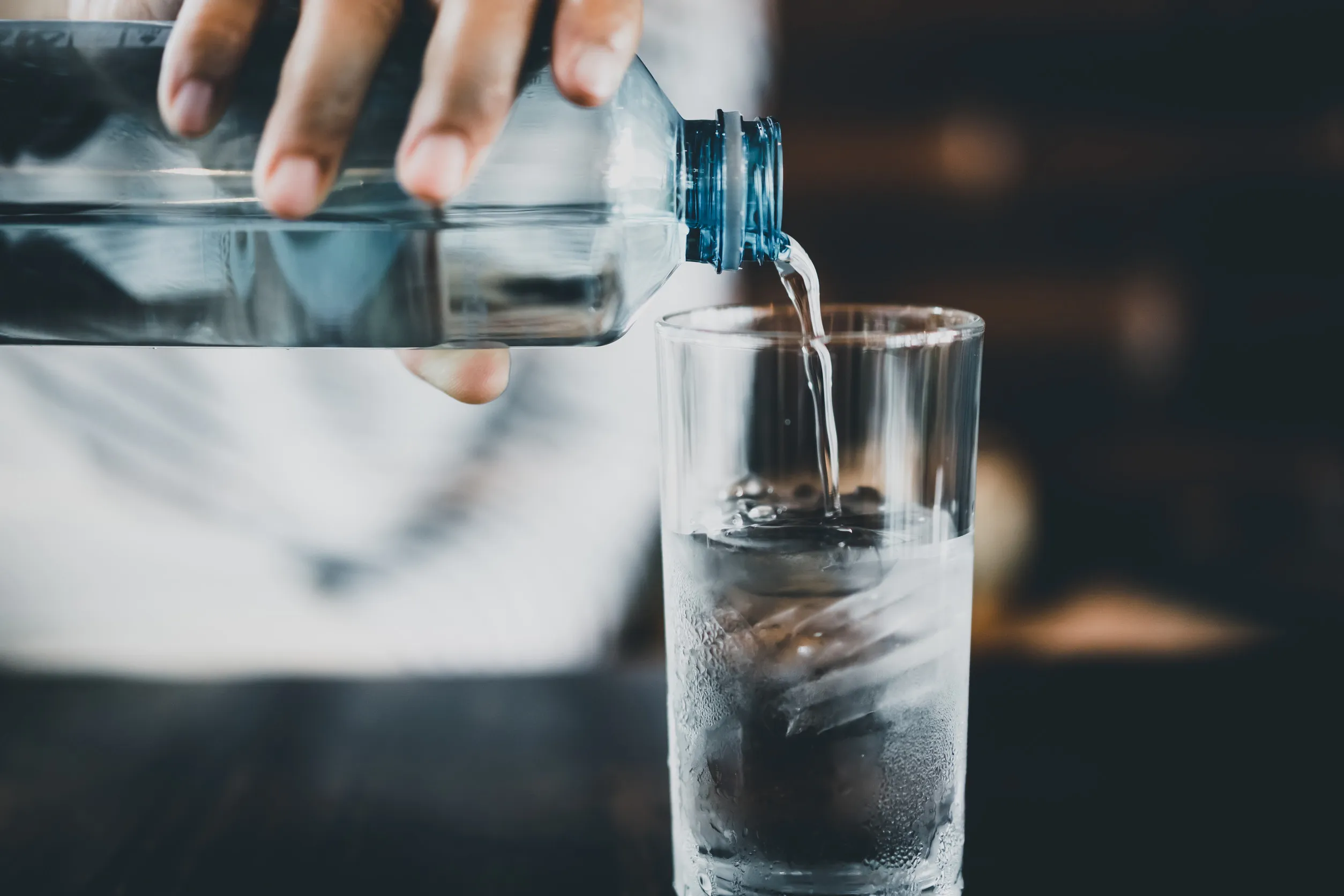 1. Minum air putih sebanyak mungkin
