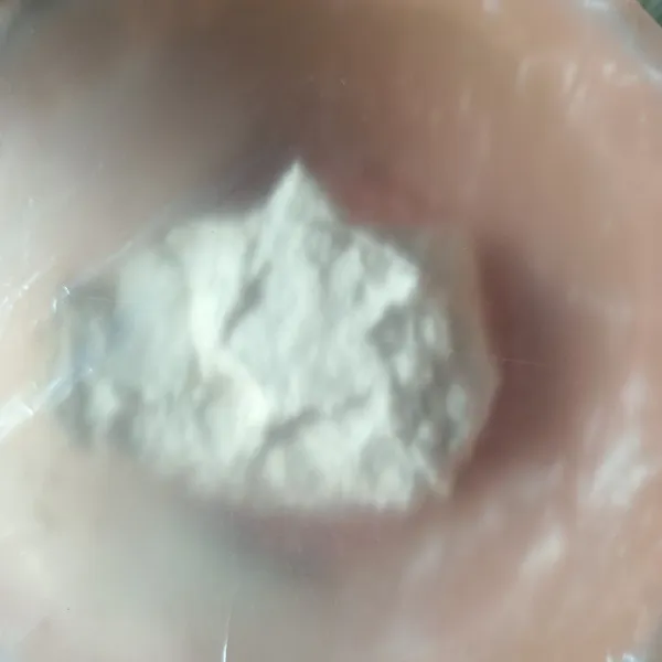 Tutup lalu diamkan adonan selama 1 jam.