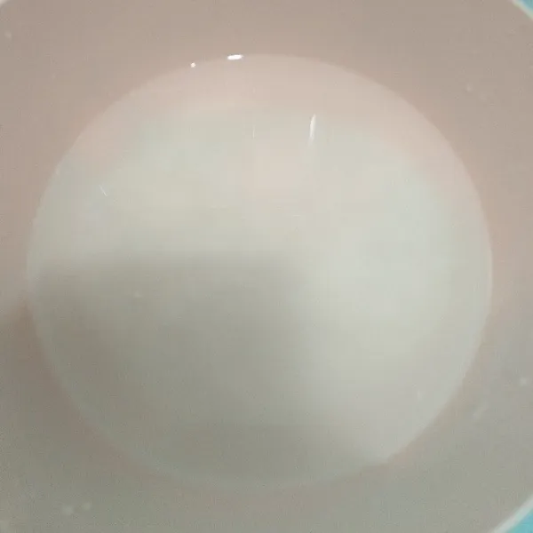 Kemudian rendam beras ketan selama 1 jam.