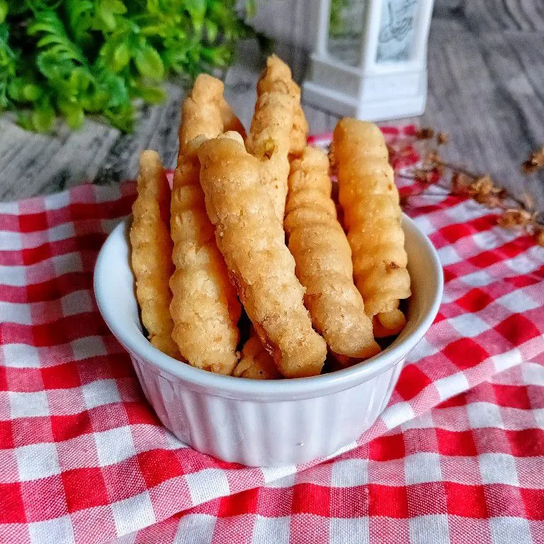 Kue Ulat Keju Bawang