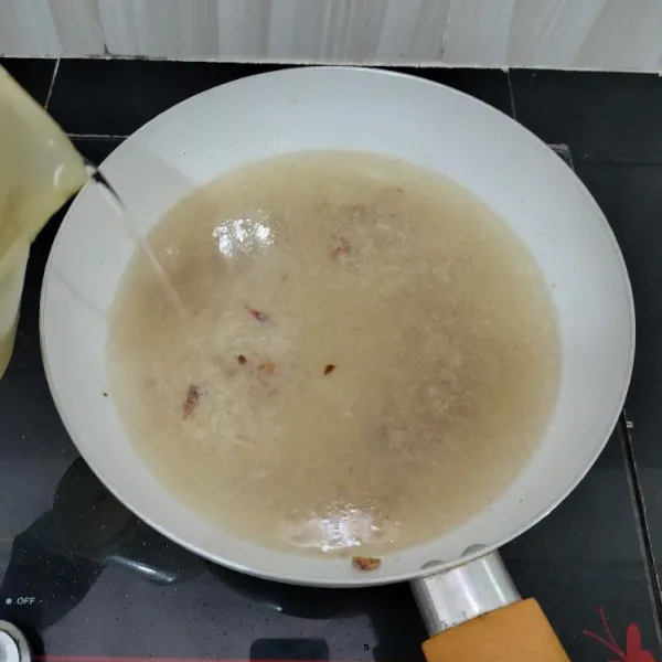 Masukkan air secukupnya,masak hingga mendidih.
