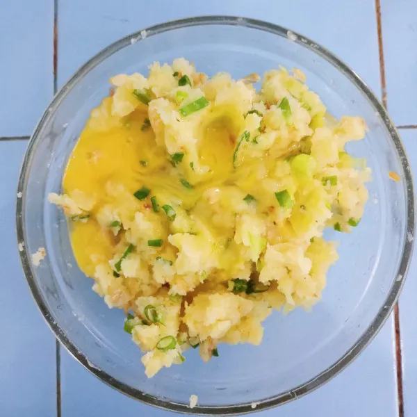 Masukkan telur.