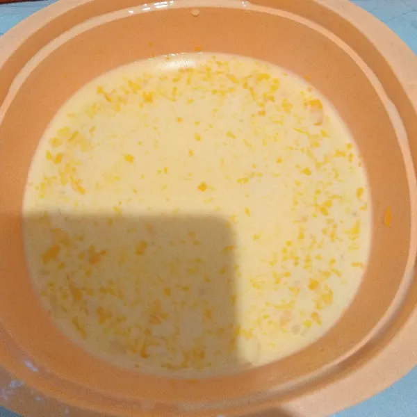 Campur semua bahan filling hingga tercampur rata.