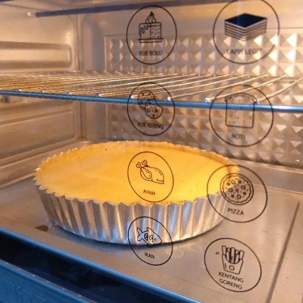 Panggang dalam oven suhu 175°C selama 50 menit api atas bawah sampai matang atau sesuaikan dengan oven masing-masing.