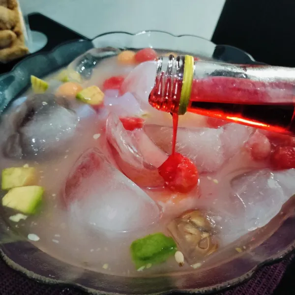 Kemudian tambahkan sirup secukupnya dan aduk sampai rata lalu siap di sajikan