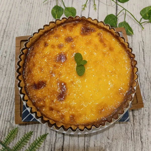 Setelah matang keluarkan dari oven biarkan suhu ruang, keluarkan dari loyang, lebih nikmat sajikan dingin.