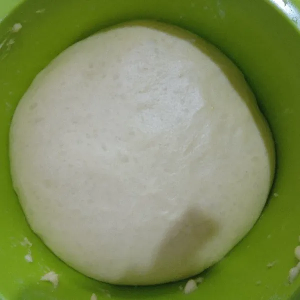 Kemudian bulatkan dan istirahatkan selama 60 menit.