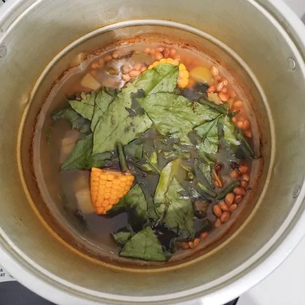 Masak sebentar sampai daun layu.