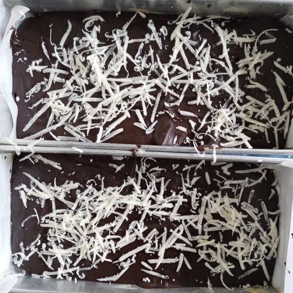 Tambahkan toping. Saya pakai keju parut.