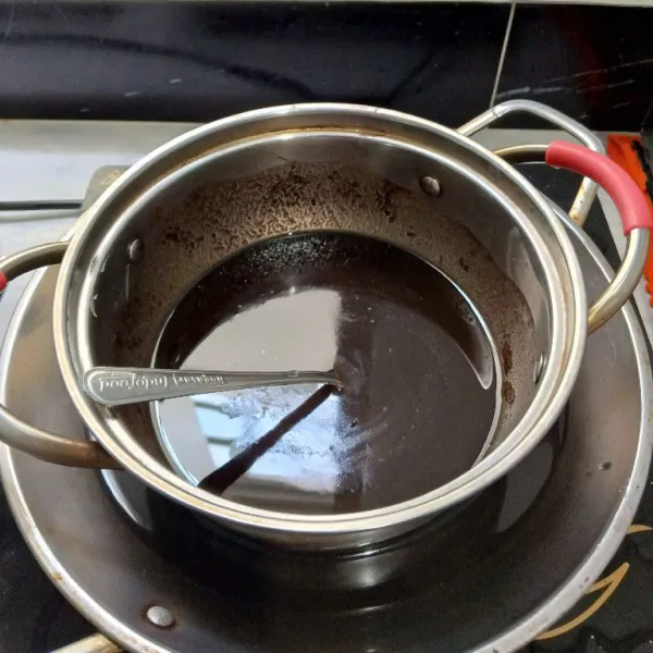 Tim hingga adonan meleleh. Sisihkan.