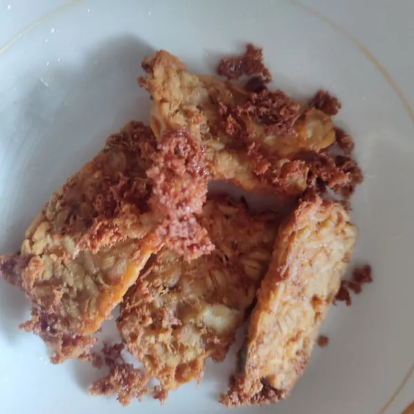 Angkat, tiriskan lalu sajikan sebagai camilan atau lauk.