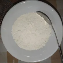 Haluskan tahu dengan sendok