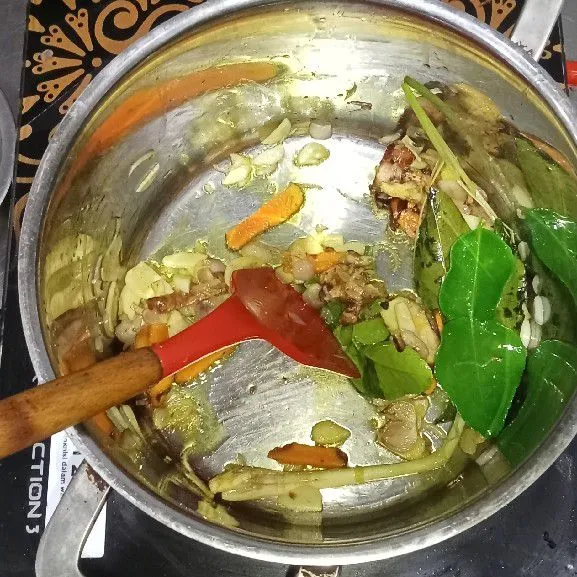 Tumis Bumbu hingga matang dan aromanya wangi
