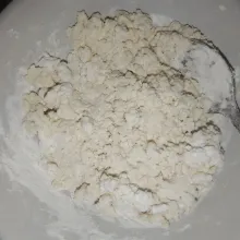Masukkan tepung terigu, aduk-aduk
