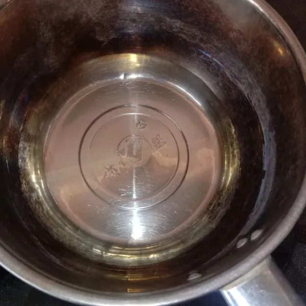 Masak air sampai mendidih.