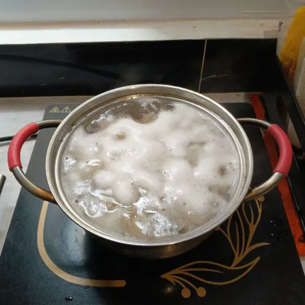 Rebus adonan hingga mengapung.