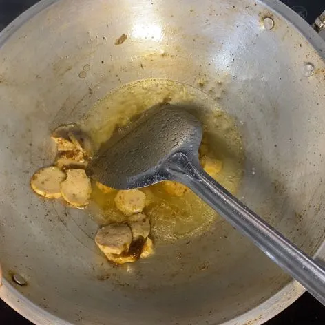 Masukkan air dan koreksi rasa.