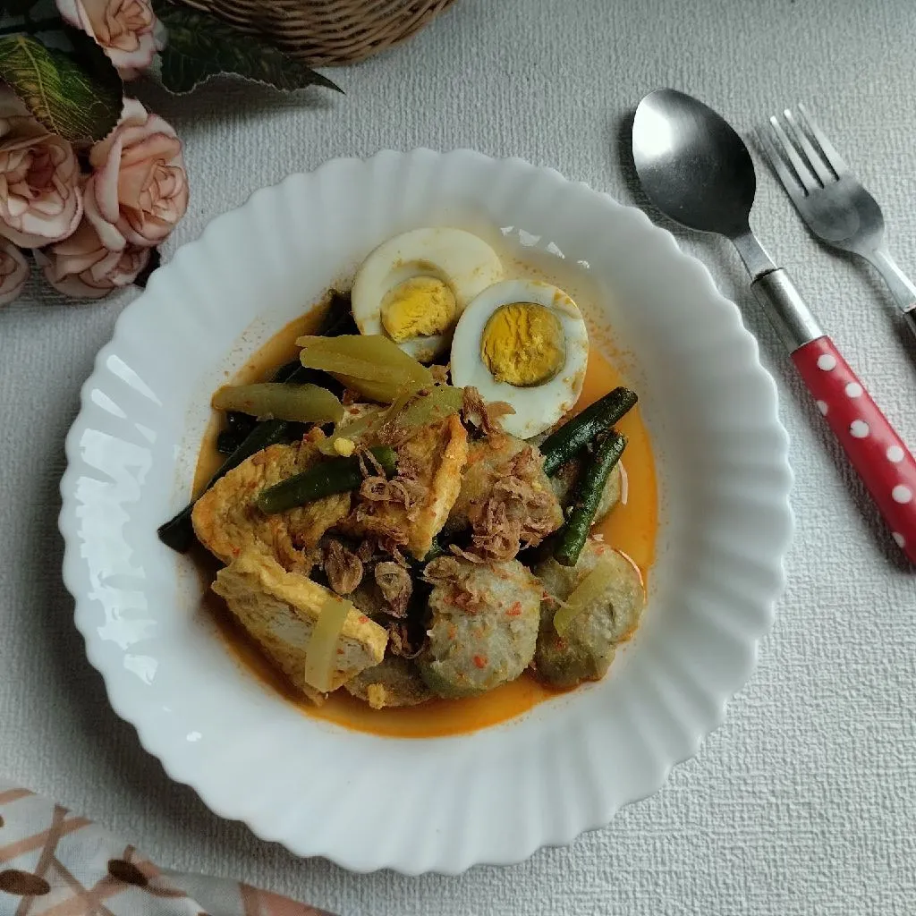 Lontong Sayur Tahu Telur