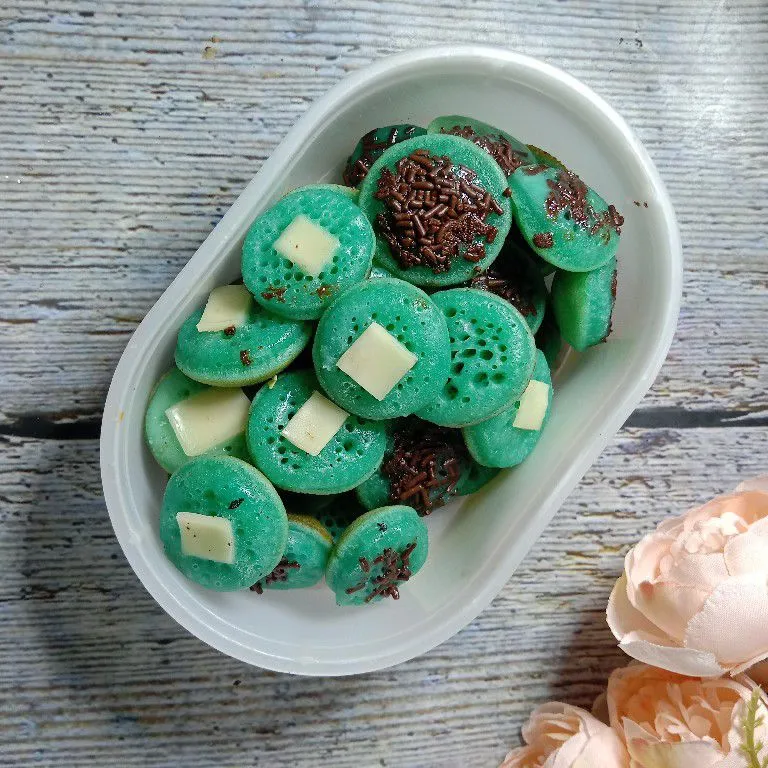 Kue cubit bunga telang