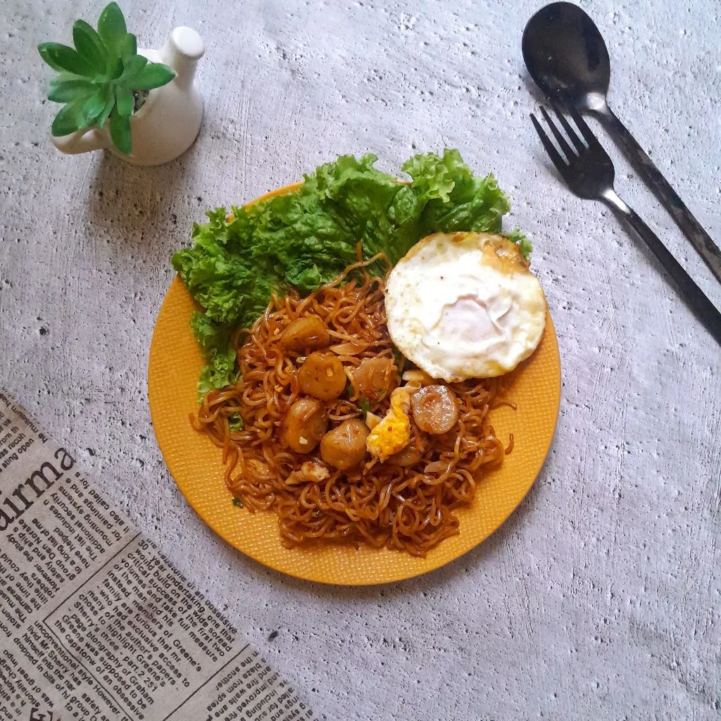 Mie Goreng Instan Telur Bakso