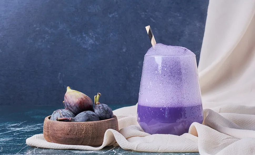 ​Butterfly Tea Lychee Yakult: Minuman Ungu Estetik yang Super Segar
