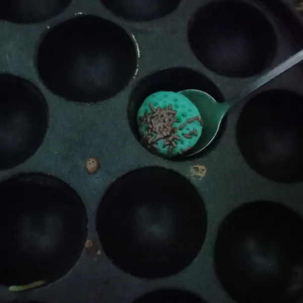 Sesaat sebelum diangkat beri topping meses atau keju, siap disajikan.