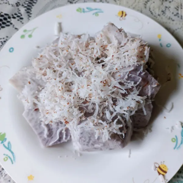 Tambahkan kelapa parut.