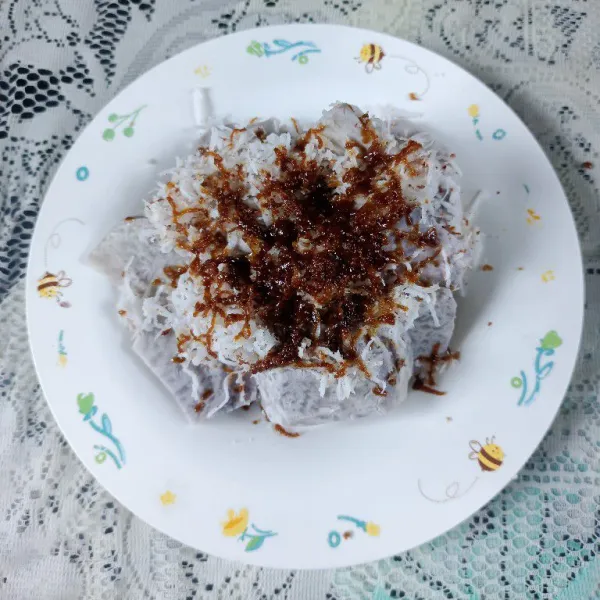 Tambahkan gula merah parut. Sajikan.