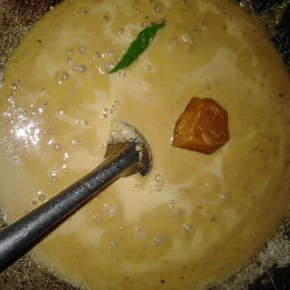 Kemudian masak sampai mendidih dan mengental dan jangan lupa koreksi rasa.