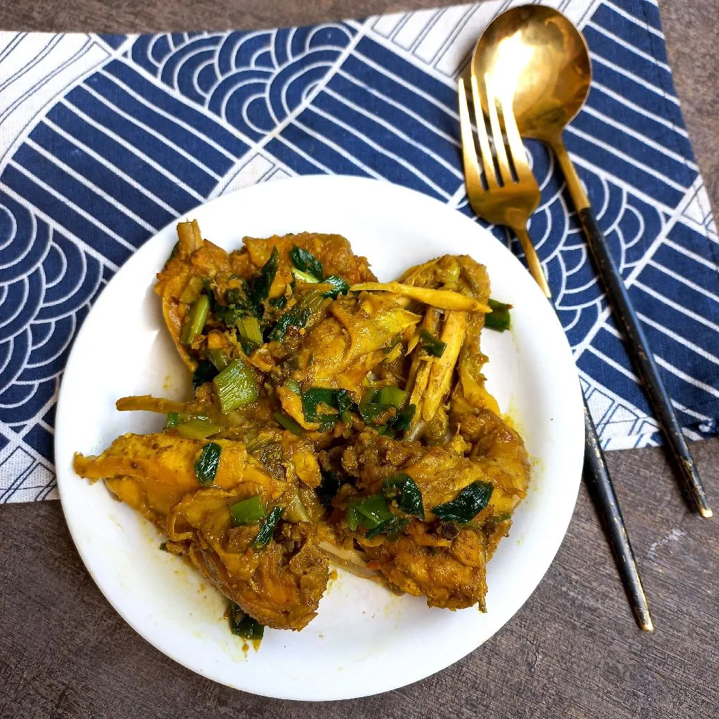 Ayam Kampung Kuning Dan Bawang Daun