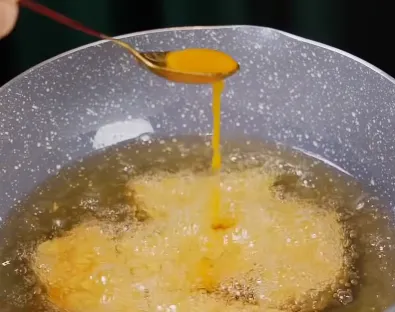 1. Tips Menggoreng Tempe Agar Bumbu Cepat Menyerap