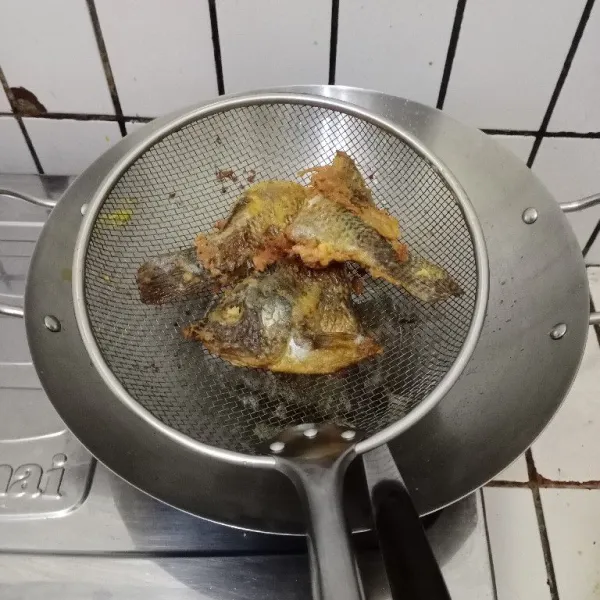 Angkat dan tiriskan. Siap dihidangkan!
