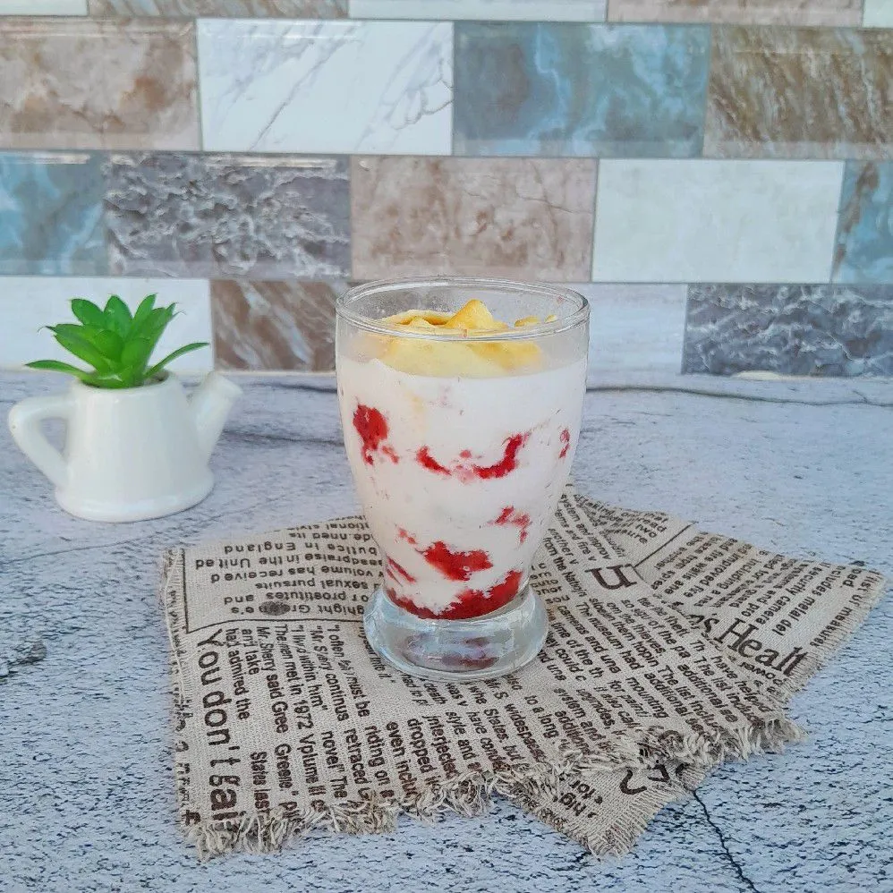 Strawberry Milk Crumble