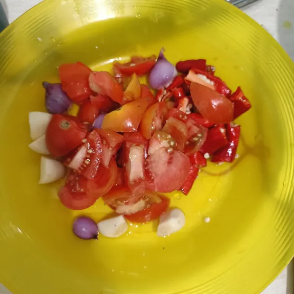 Siapkan bahan sambel