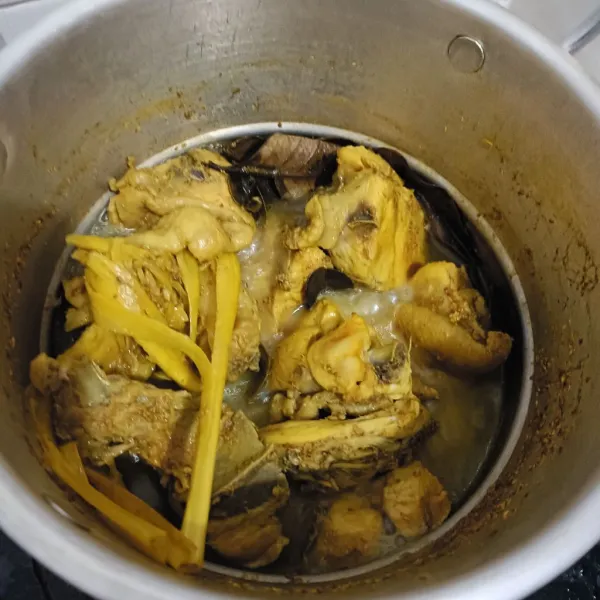 Ungkep sampai air asat