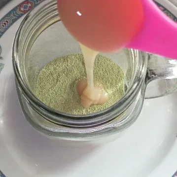 Tambahkan SKM putih.