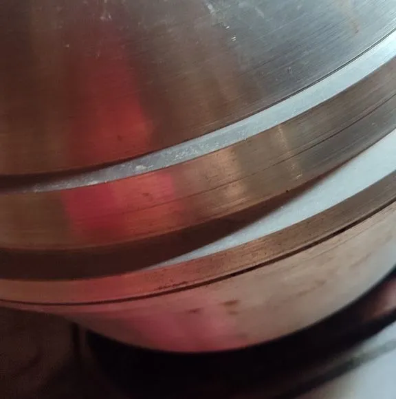 setelah dipastikan tidak ada yang mengendap, tuang adonan ke dalam loyang yang telah diolesi minyak lalu panggang selama 30 menit