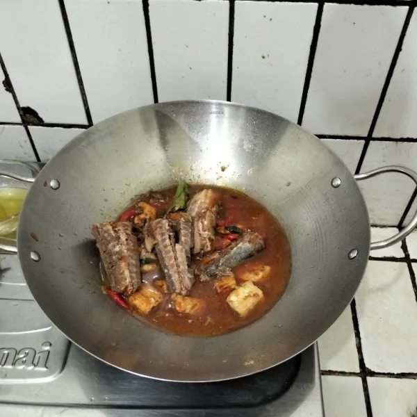 Tambahkan air secukupnya.