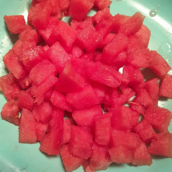 Potong-potong kecil semangka