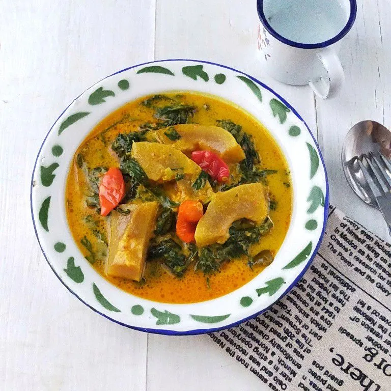 Gulai Kikil Daun Singkong