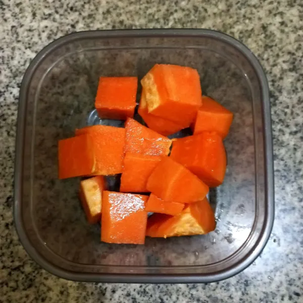 Potong dadu buah naga