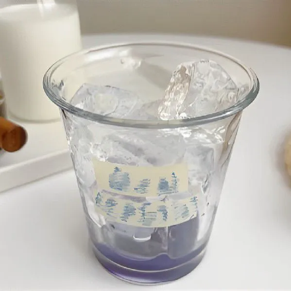 Tambahkan es batu secukupnya.