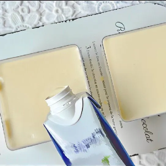 Ulangi dengan yogurt dan sisa irisan pisang di atasnya.