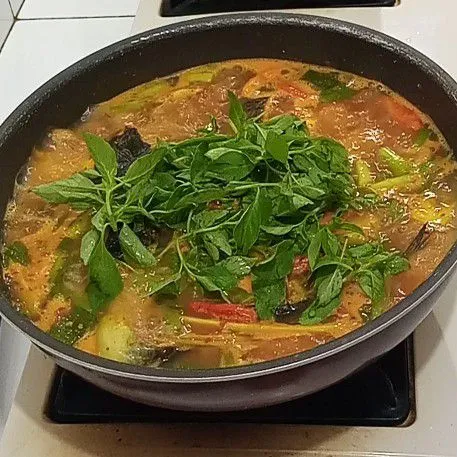 Terakhir masukan daun kemanginya aduk perlahan